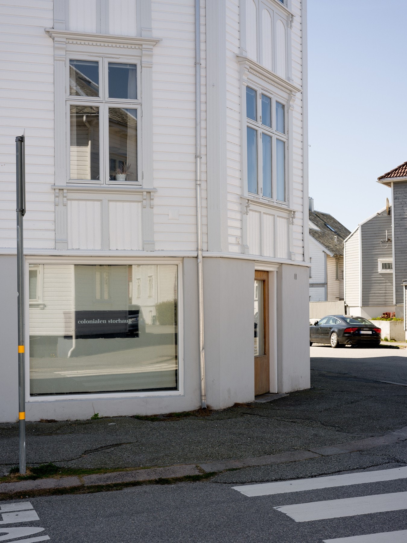 Colonialen er en populær og sjarmerende nabolagsrestaurant på Storhaug, kjent for god mat, uformell atmosfære og hyggelig stemning Galleribilde