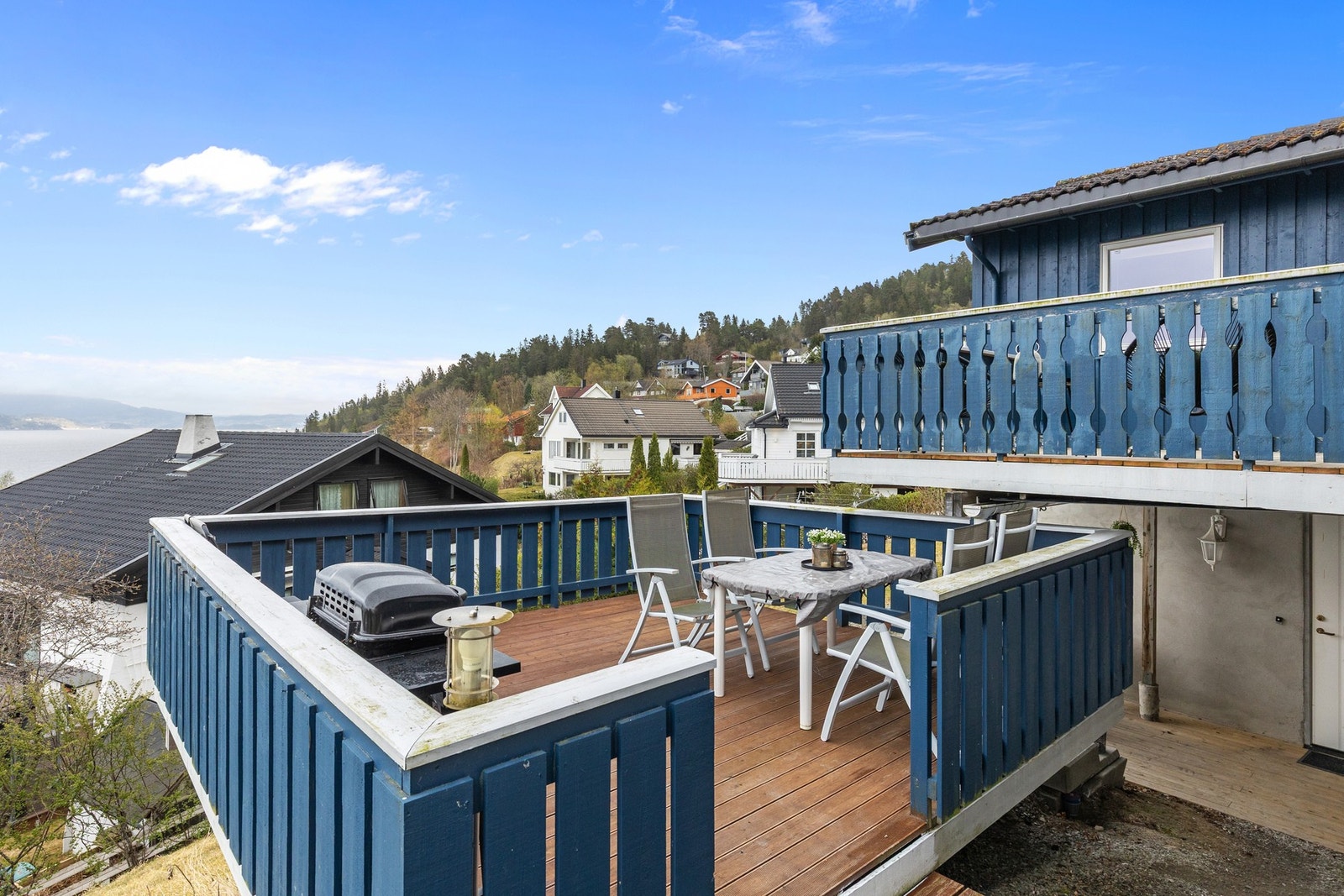 Boligen har mange flotte uteplasser hvor man kan samles. Galleribilde