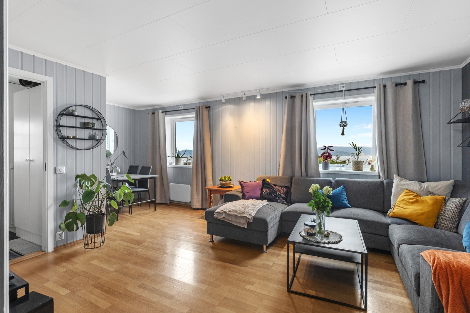 Stue i sokkel leilighet. Galleribilde