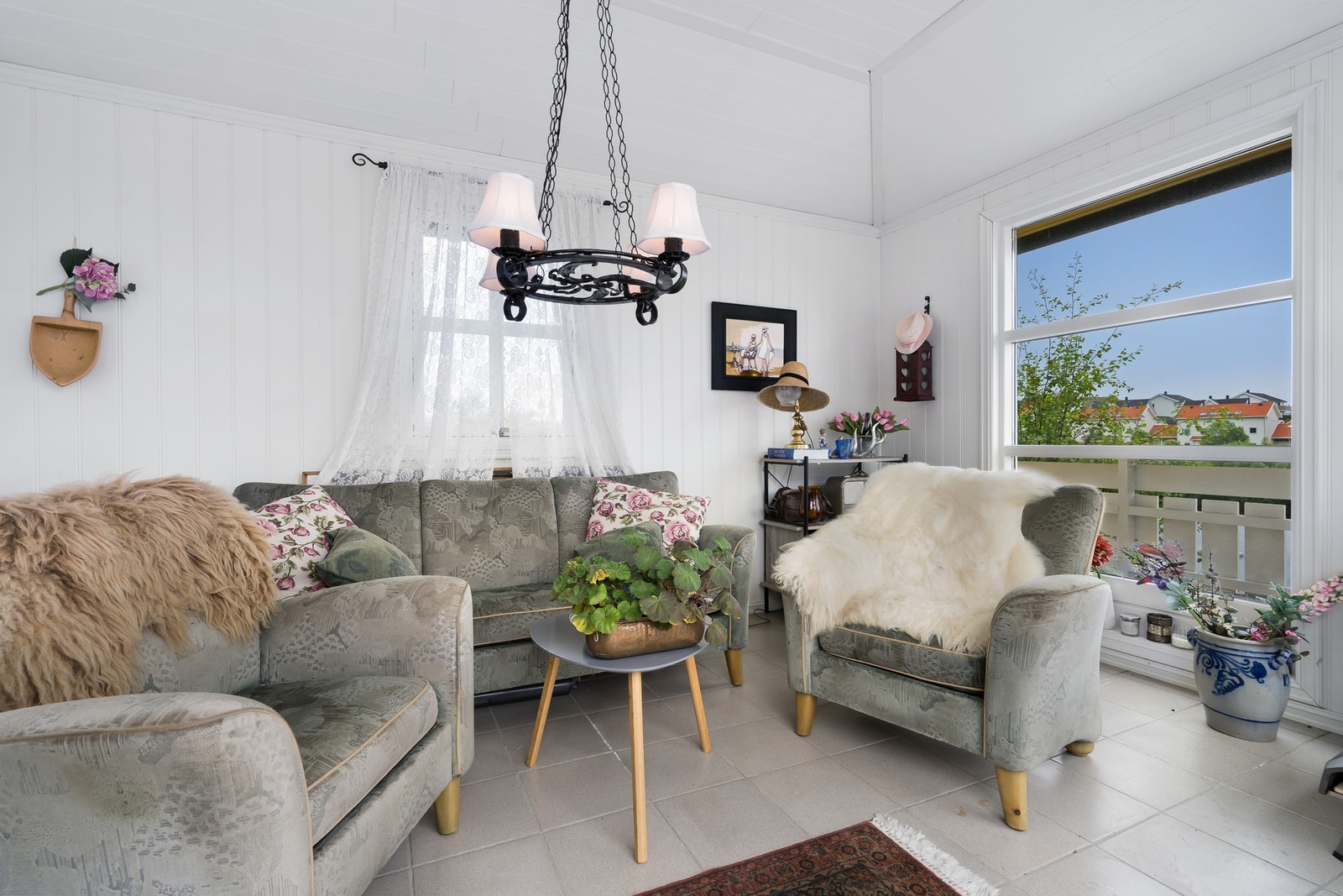 I 2013 ble det etablert et trivelig lysthus på terrassen, som gjør uteområdet til en helårs samlingsplass. Galleribilde