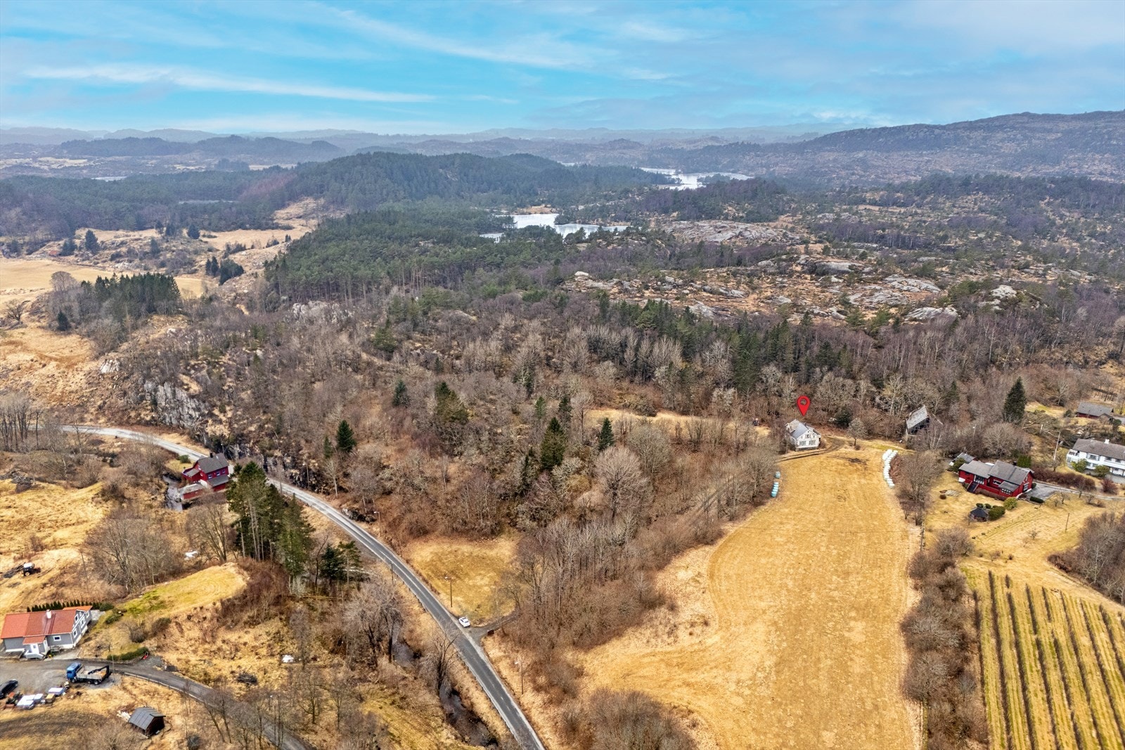Velkommen til Vågedalen 27 og 29 - Småbruk/eiendom på ca. 466 daa - Rivnings-/rehabiliteringsobjekt - Foto: Fotoyoon Galleribilde