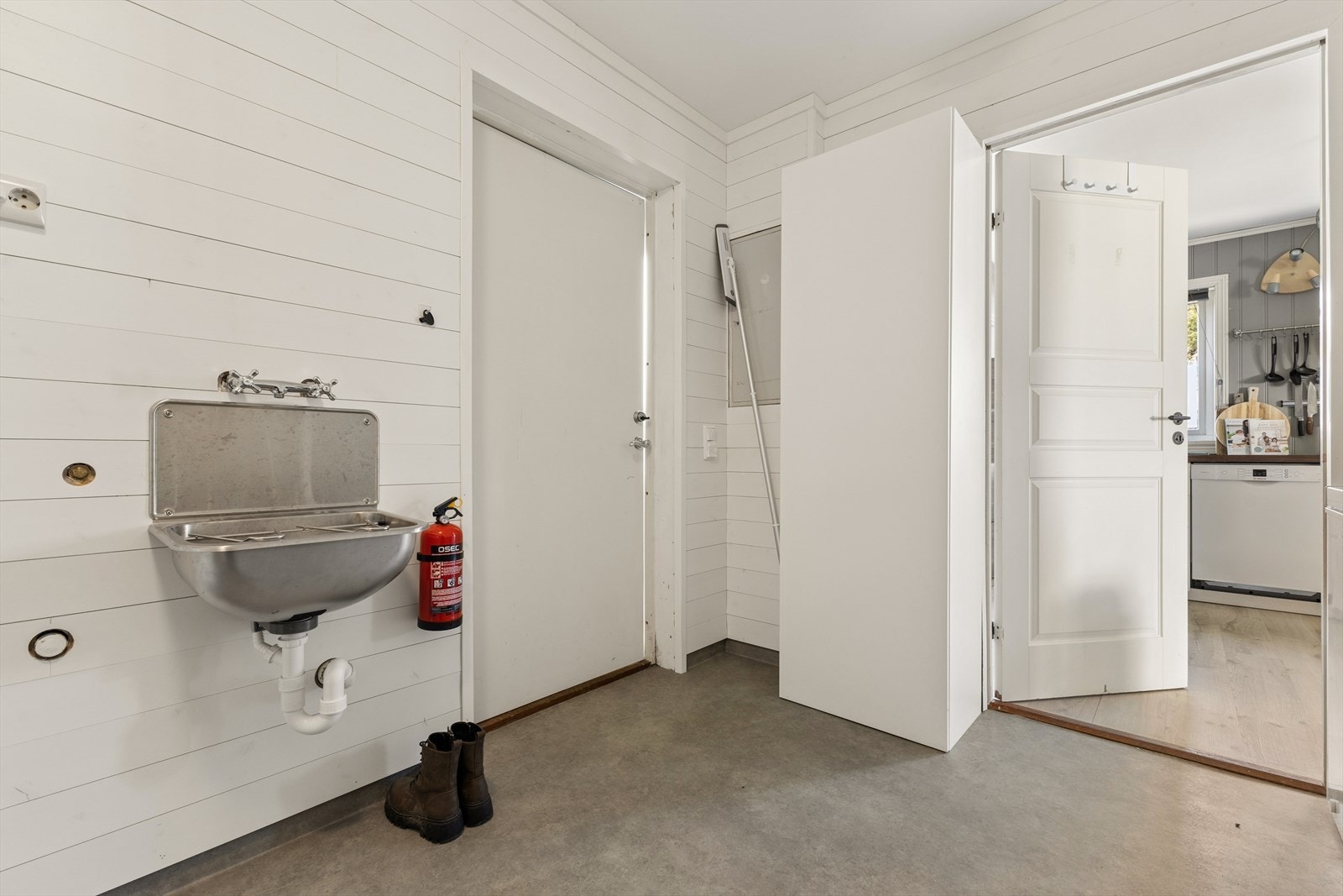 Vaskerom med egen utgang. Galleribilde