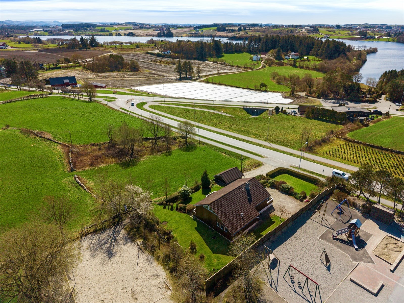 Med kort kjørevei til både Randaberg og Stavanger sentrum er beliggenheten svært sentral. Galleribilde