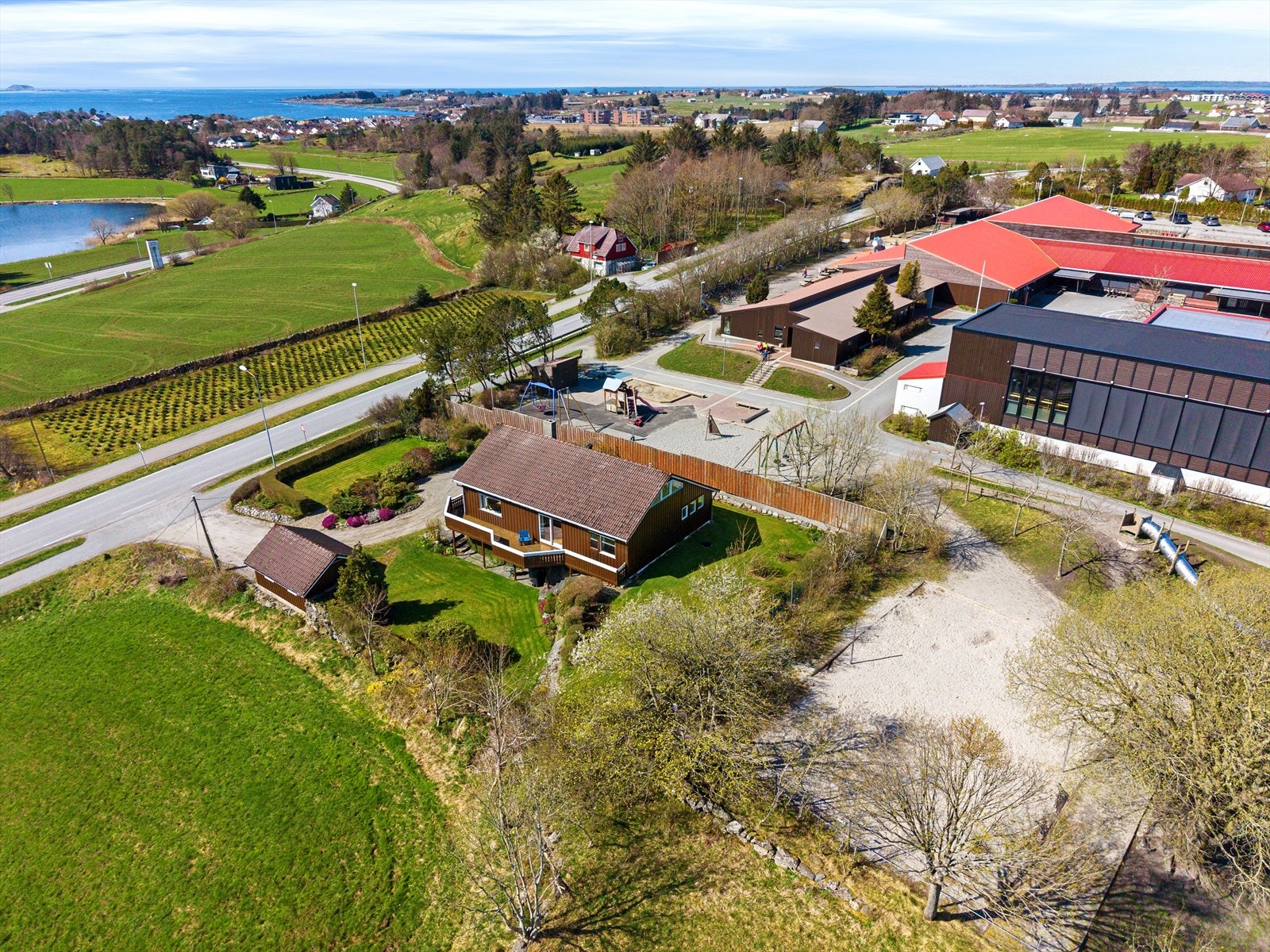 Fra eiendommen er det kort vei til flotte turområder. Galleribilde