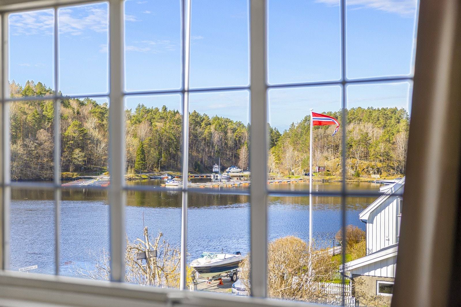 Nydelig sjøutsikt og utsikt mot Frisøya. Galleribilde