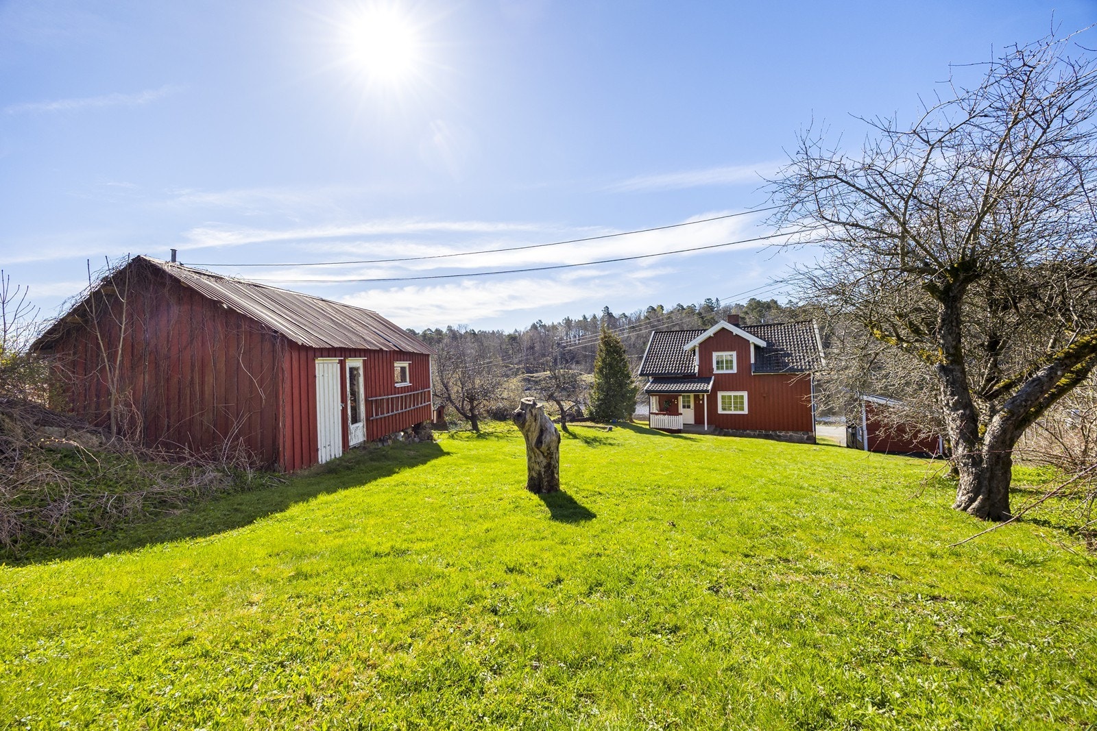 Eiendommen inkluderer en frittstående bod med grunnareal på 32 m². Galleribilde