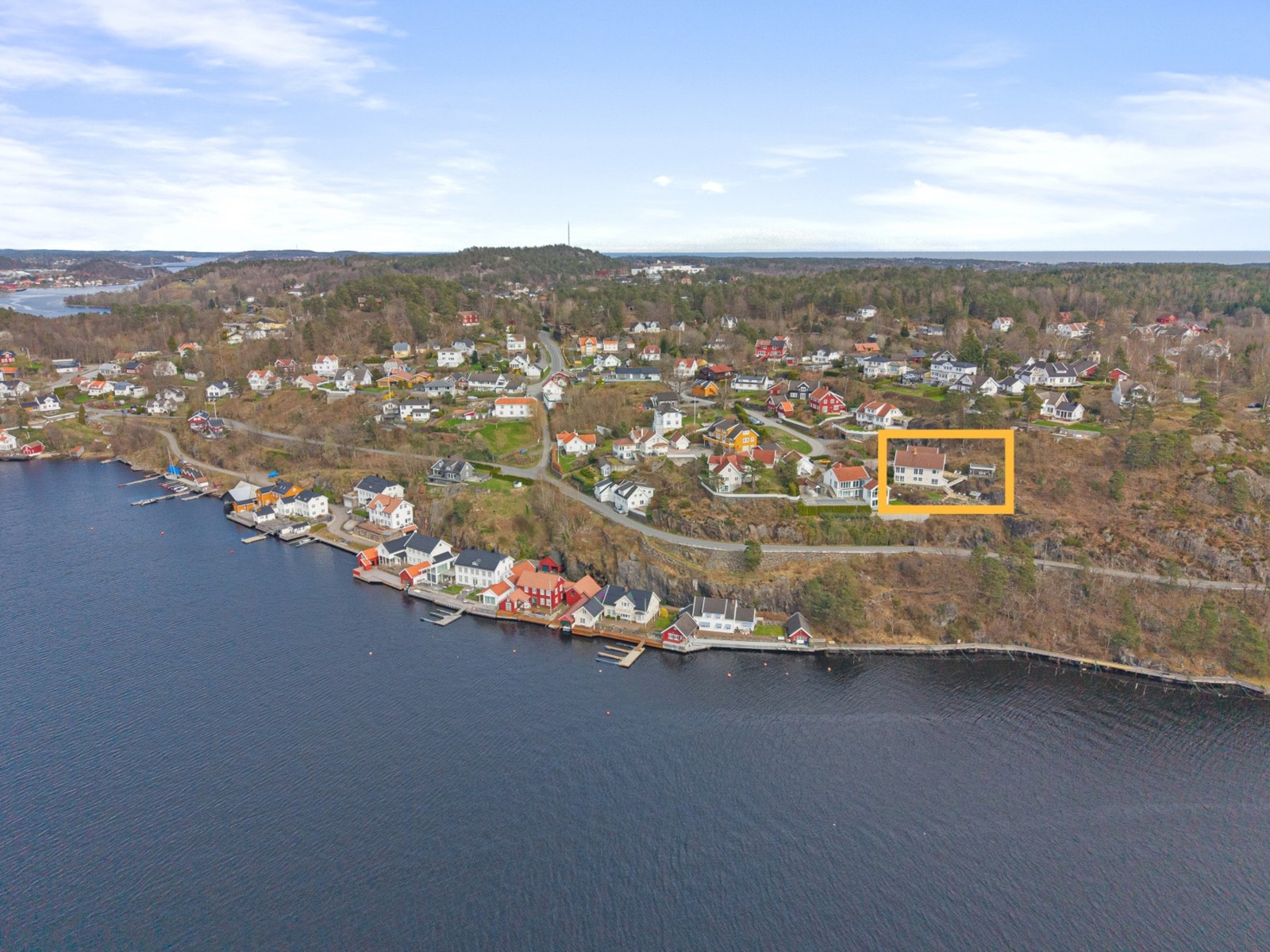 Fra eiendommen har du orkesterplass til Galtesund, med formidabel sjøutsikt. Galleribilde