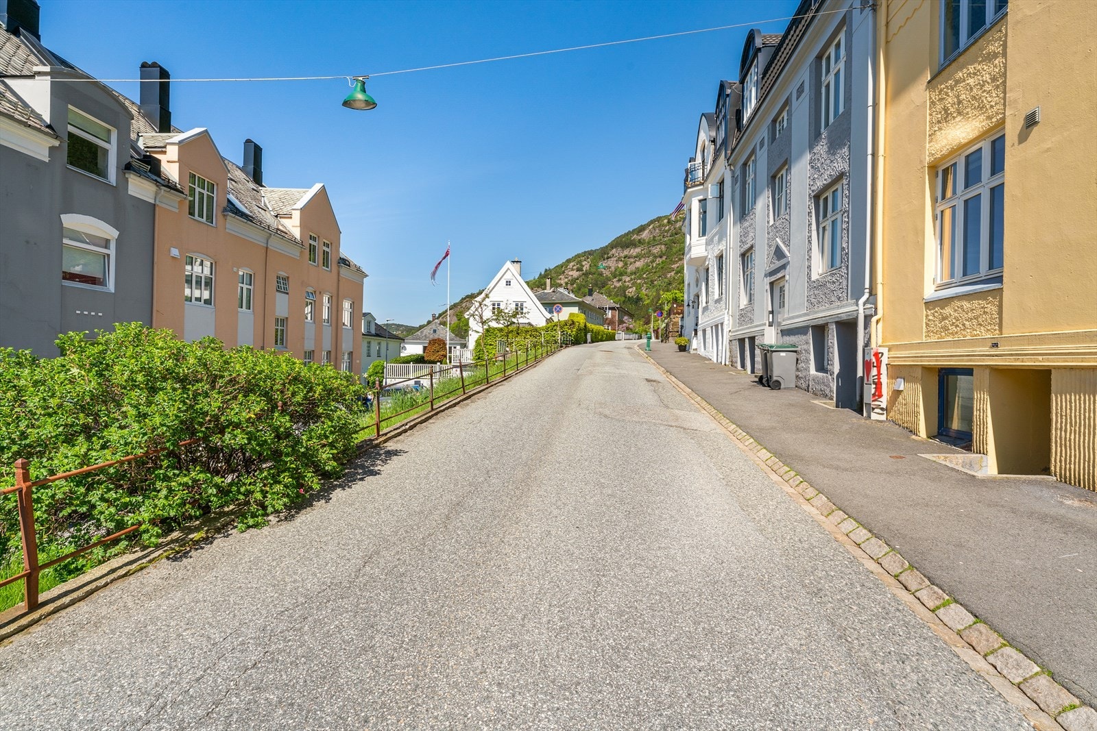 - Kun 2 minutters gange til nærmeste busstopp som er "Kirkegaten" - Galleribilde