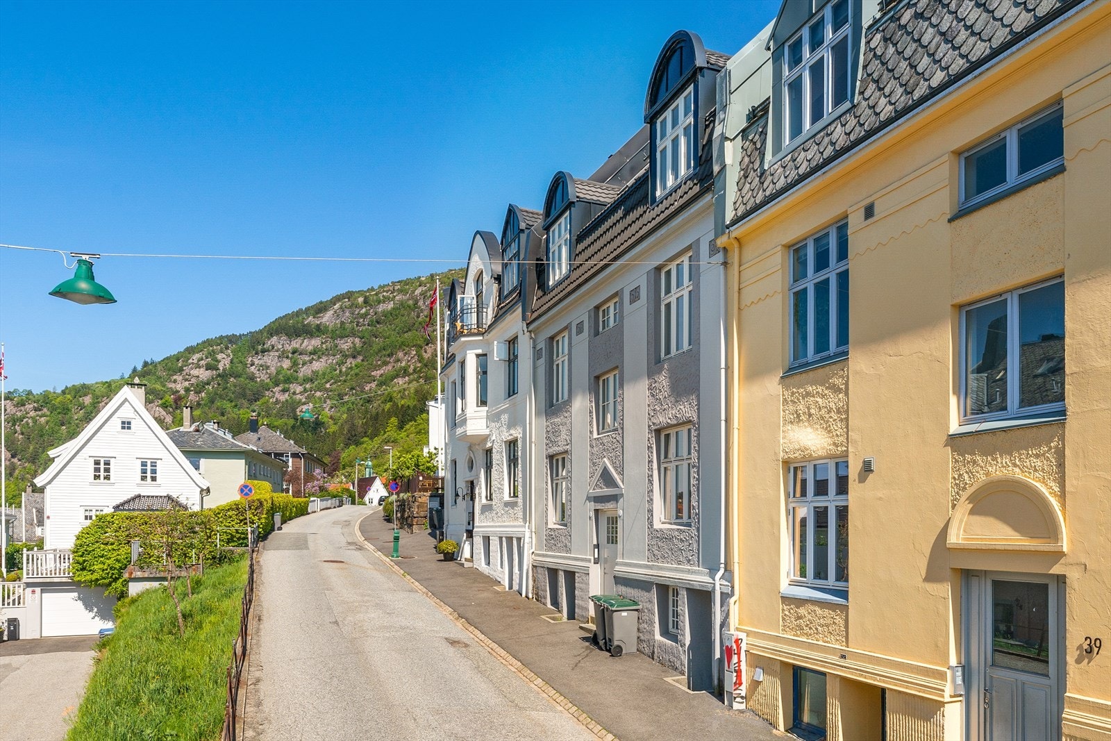 - Utvendig ble fasaden pusset opp i 2024 - Galleribilde