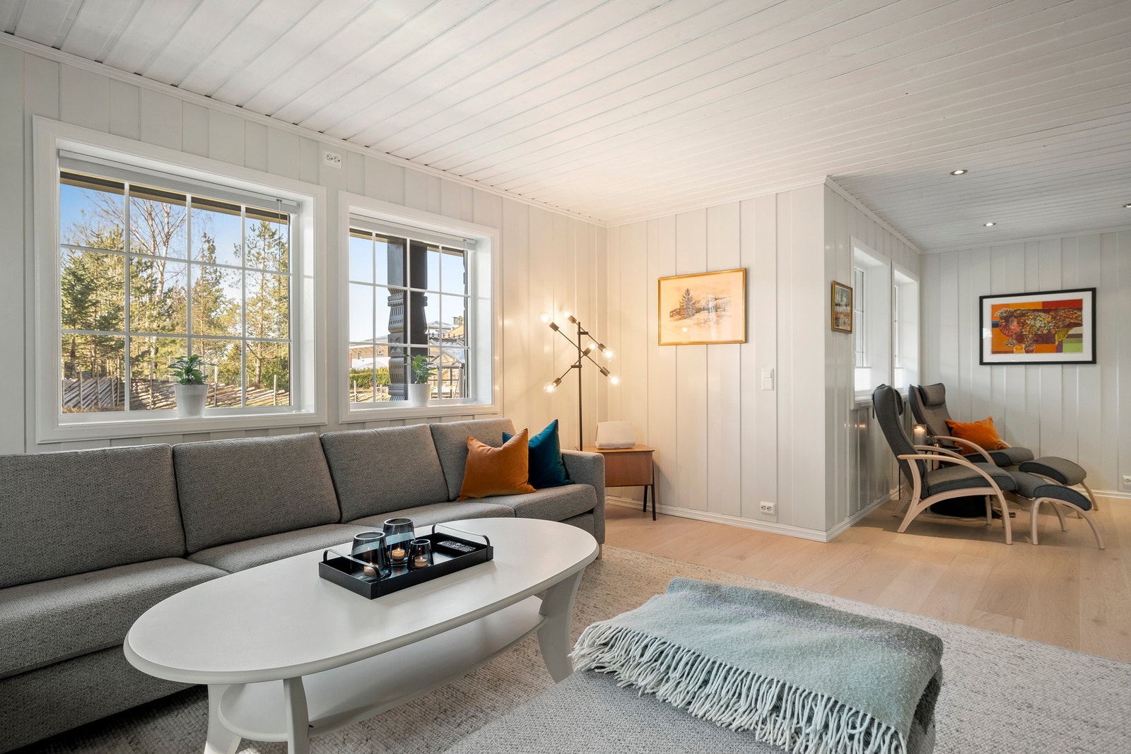 Oppvarming med vannbåren gulvvarme i hele første etasje. Galleribilde