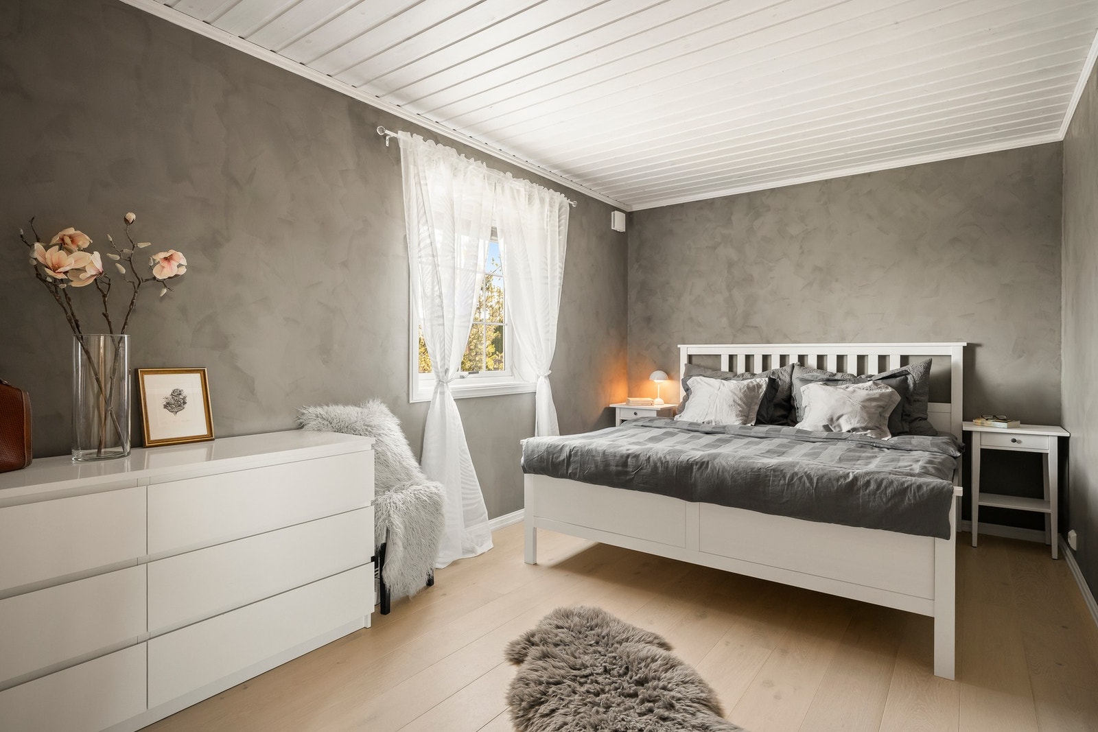 Soverom i 1. etasje med bad en suite. Galleribilde