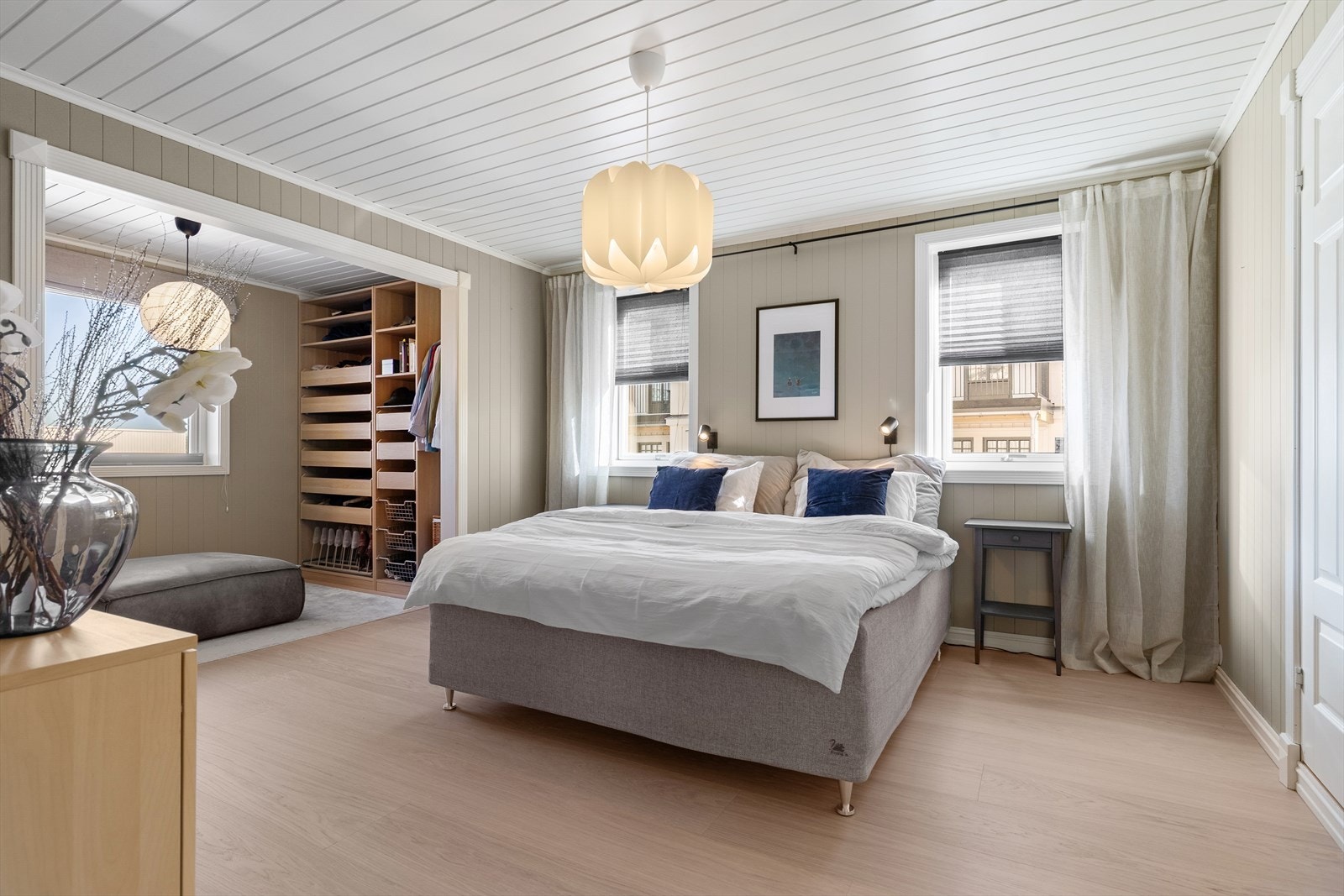 Hovedsoverom med plass til seng og garderobeløsning. Galleribilde