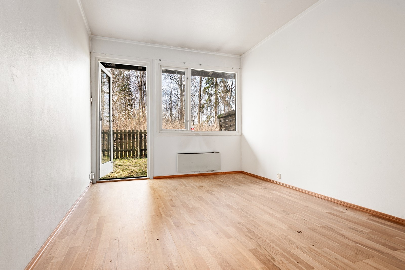 Soverom 1 med utgang til hage Galleribilde