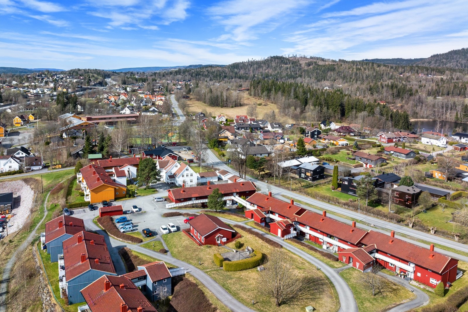 Området er vurdert som svært trygt og rolig, med "alt" i nærheten. Galleribilde