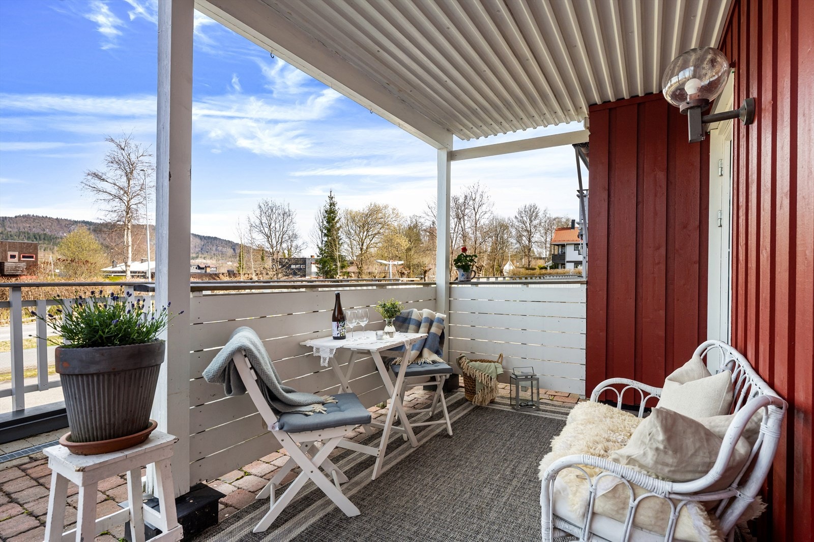 Med utgang fra stuen finner du uteplass nr. 2 Galleribilde