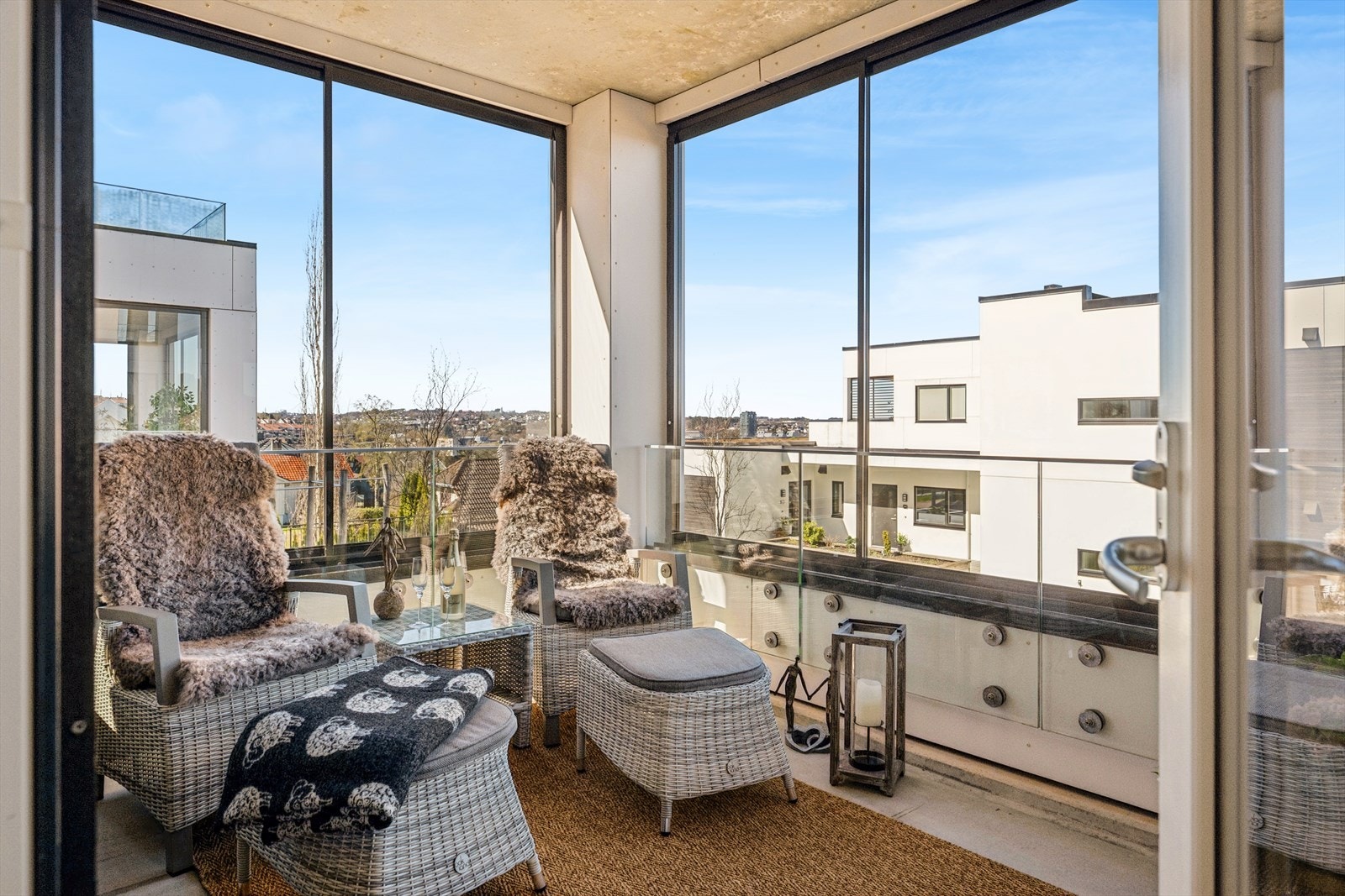 Her kan man nyte utsikten både på dagtid og kveldstid. Galleribilde