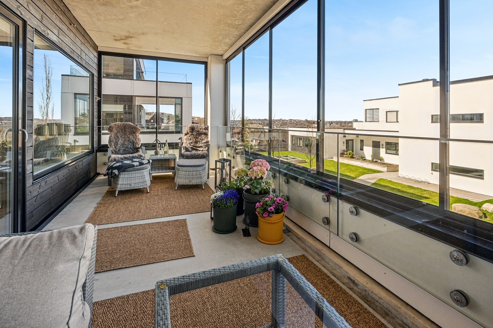 Perfekt plass å samle venner og familie, hvor man også kan nyte den lekre utsikten. Galleribilde