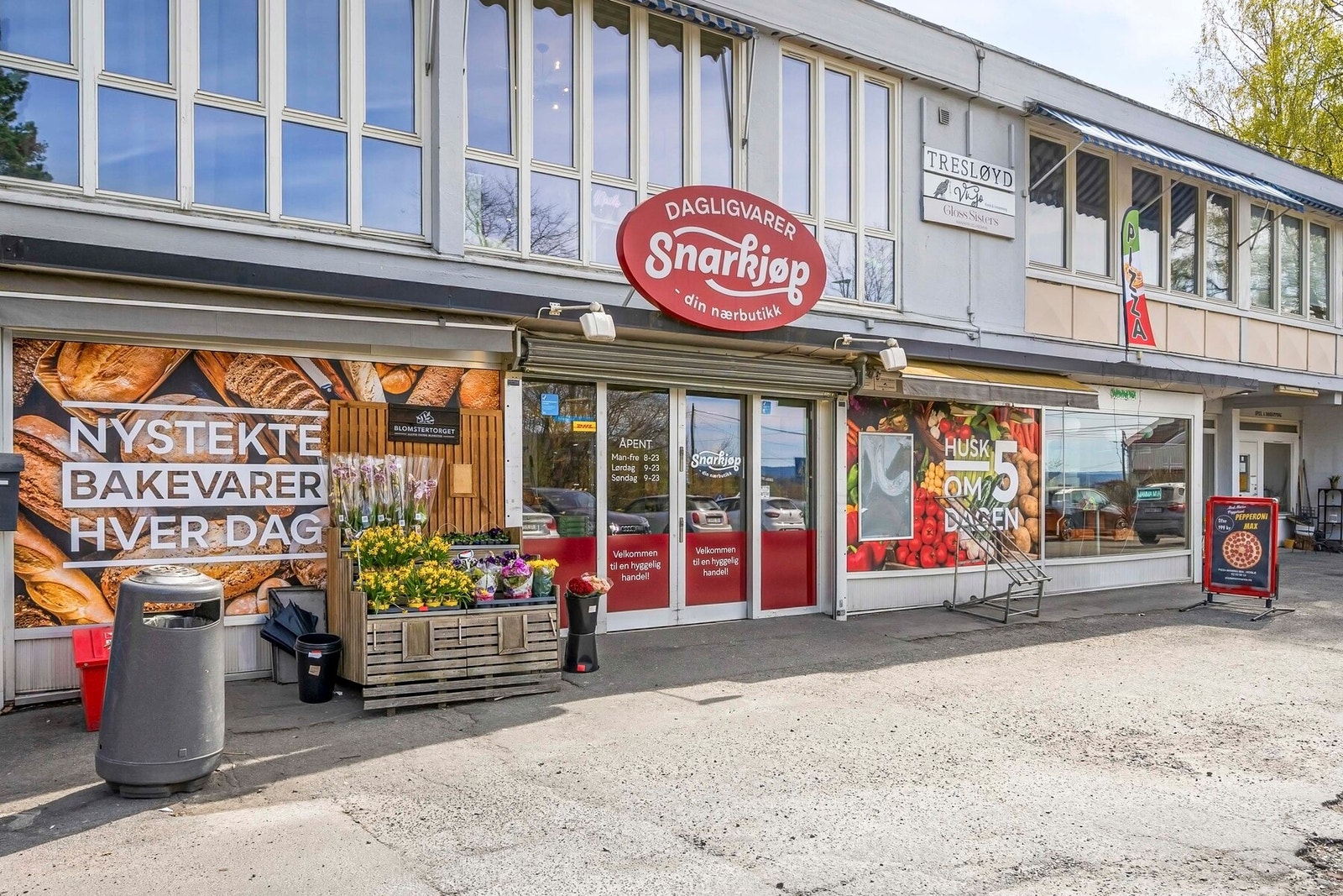 I nabobygget finner du Snarkjøp, Pizza Mamma Mia, frisør og interiørbutikk. Galleribilde
