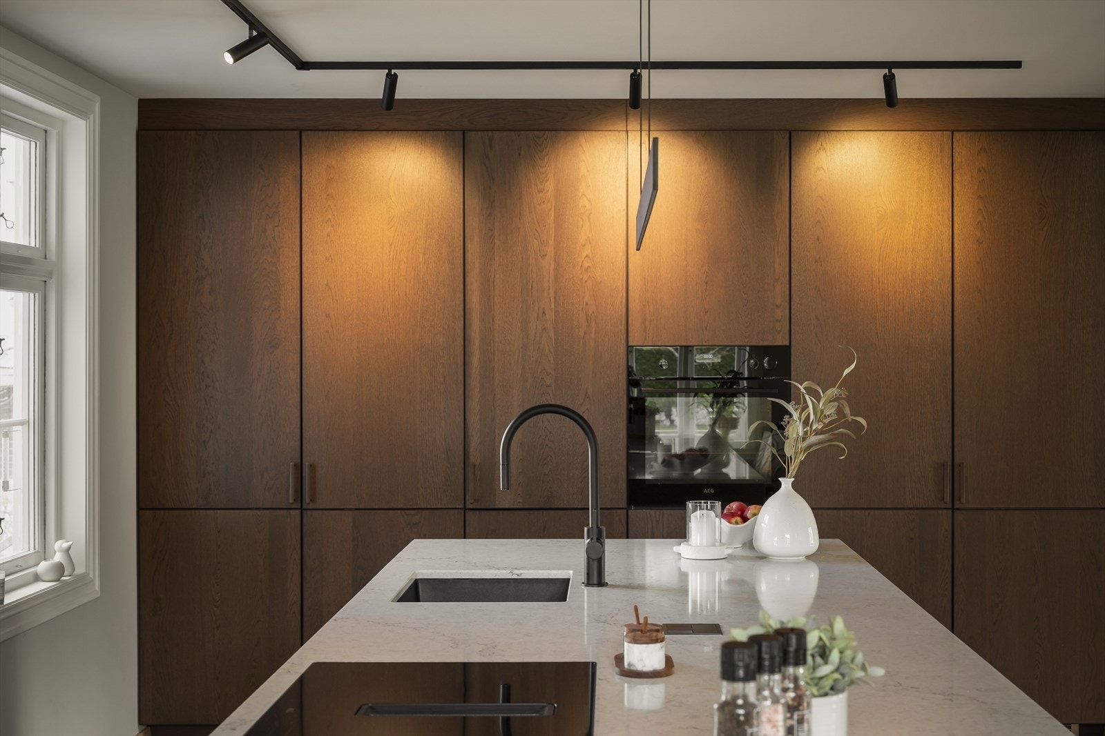 Kjøkkenet er fra IKEA, med slette fronter og et moderne uttrykk. Galleribilde