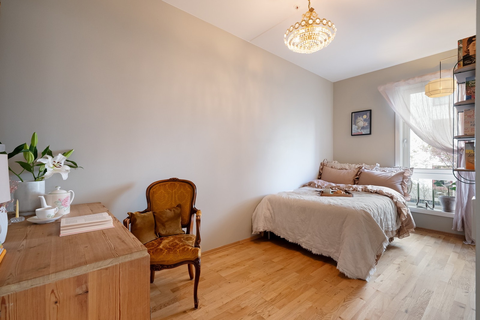 Det andre soverommet er et anvendelig rom og har også god plass til seng, garderobe og skrivebord om ønskelig. Galleribilde