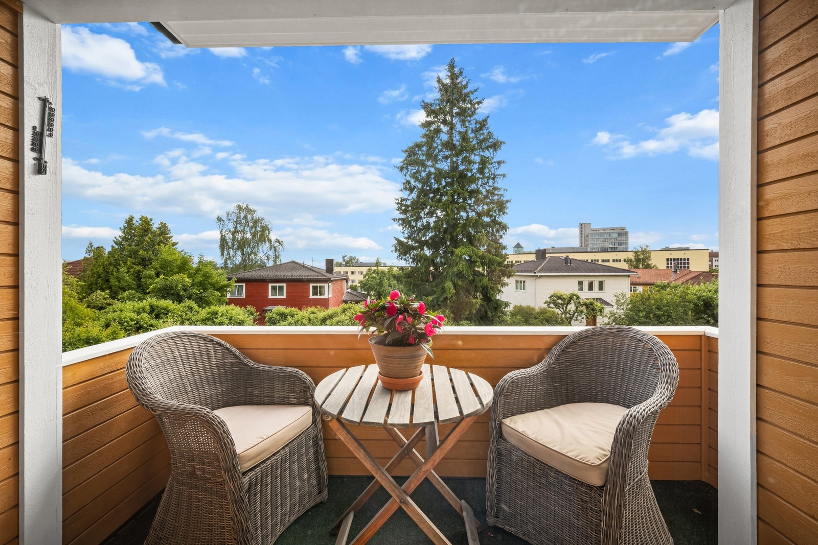 Verandaen er målt til ca. 4,5 kvm. Galleribilde