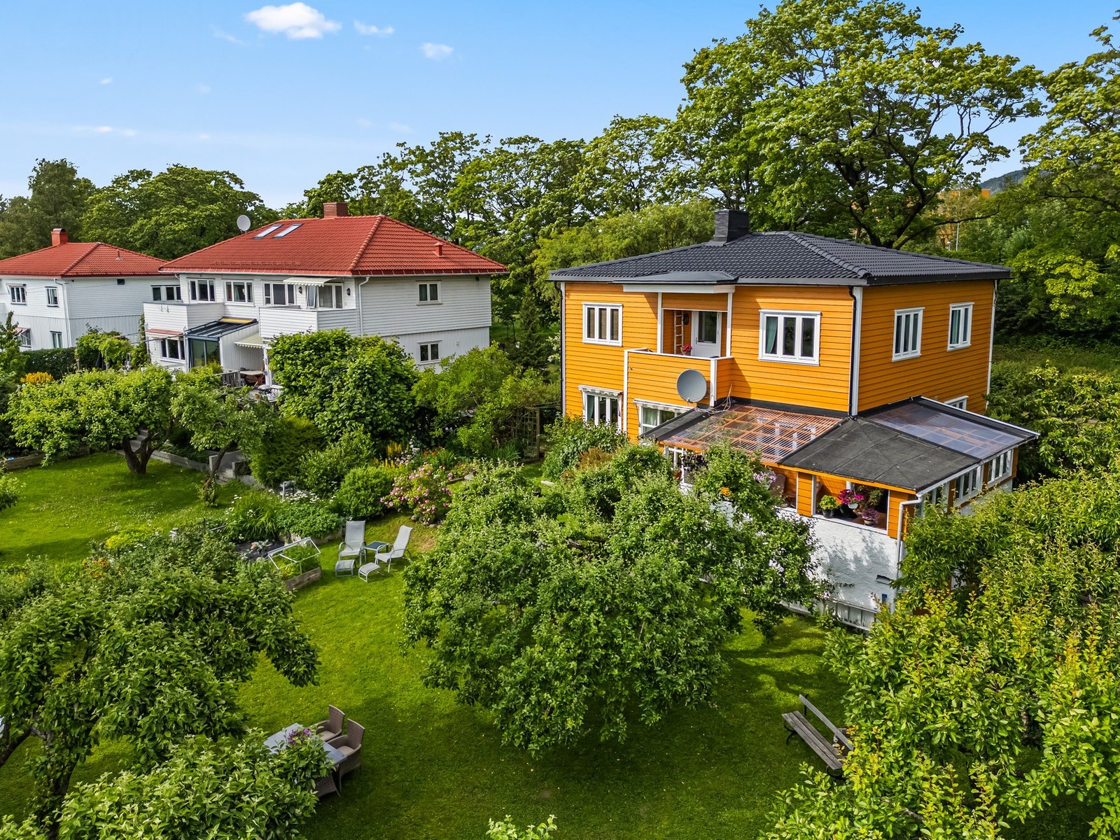 Boligen har ulike beplantninger og nok av plass å boltre seg på både inne og ute. Galleribilde