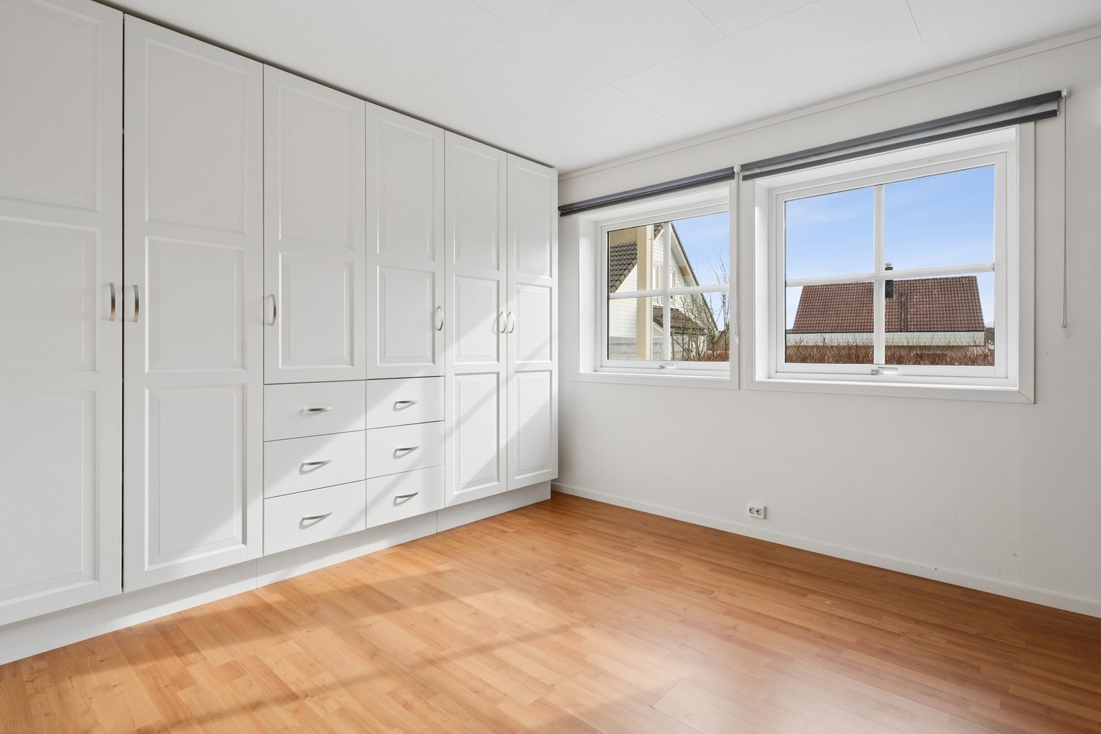 Oppbevaringsplass i garderobe. Galleribilde