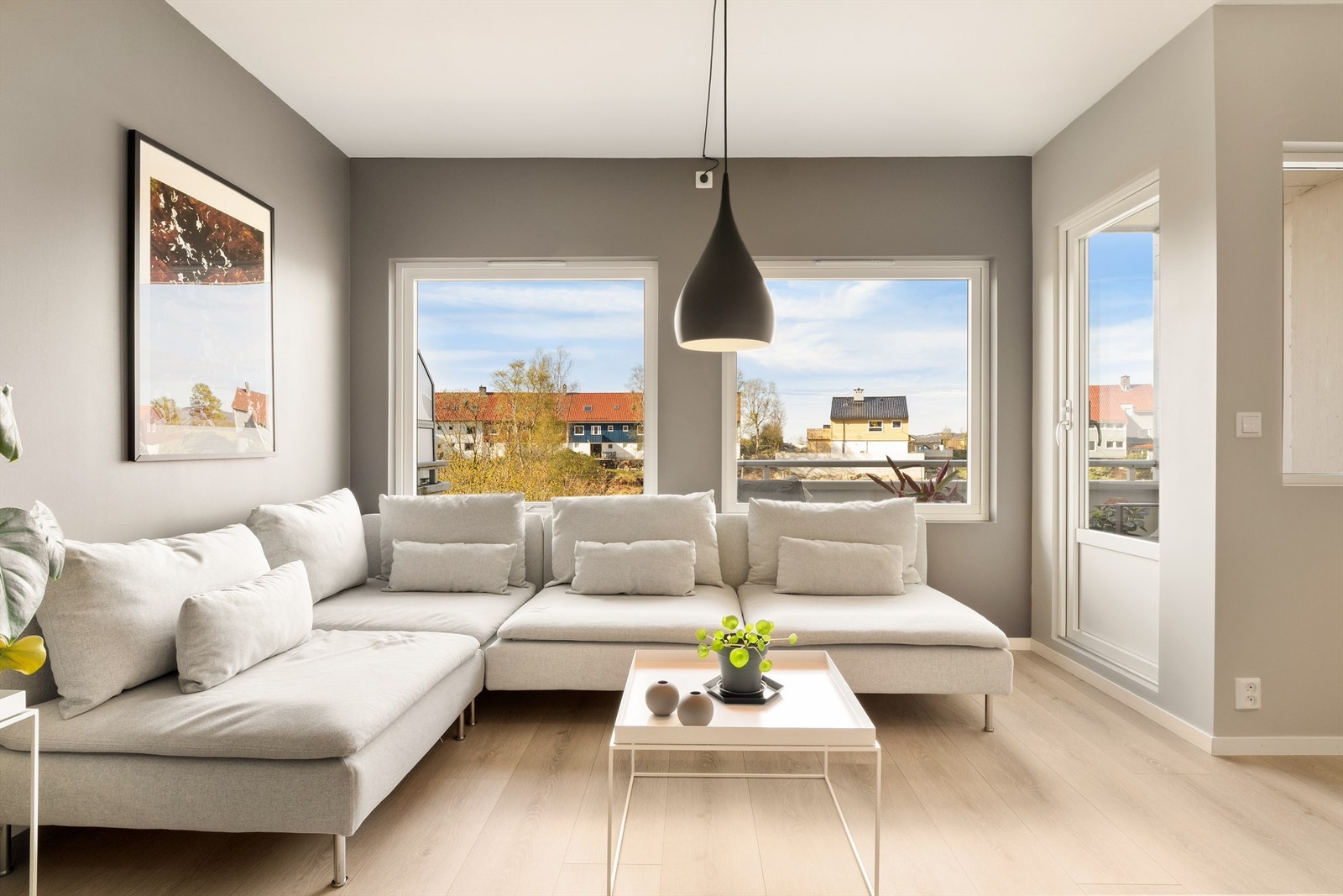 Leiligheten fremstår svært moderne og det har blitt gjennomført flere oppgraderinger fra 2019 til 2026. Foto: Stian Inderhaug Galleribilde