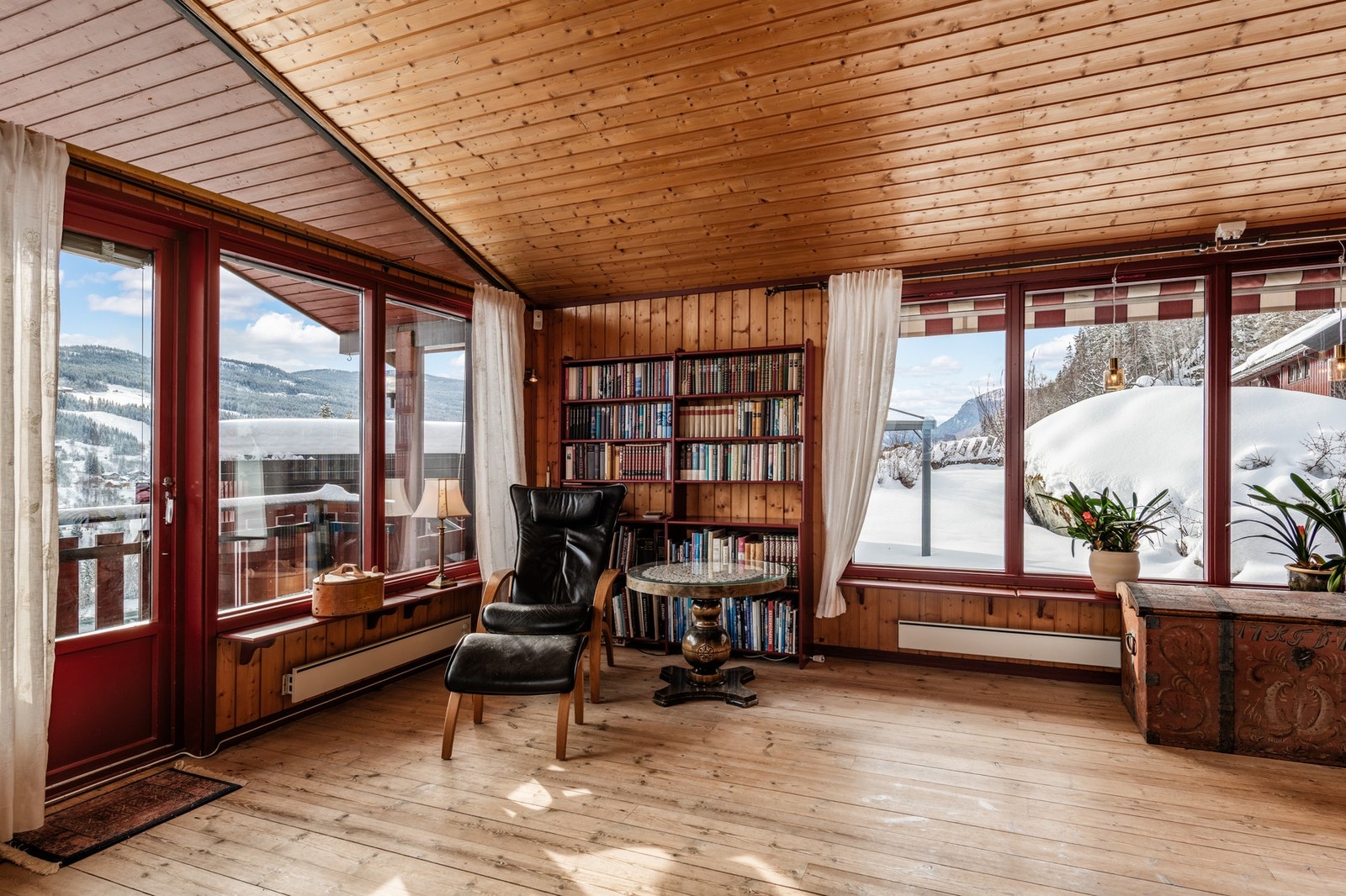 Flere møbleringsmuligheter i stuen. Galleribilde