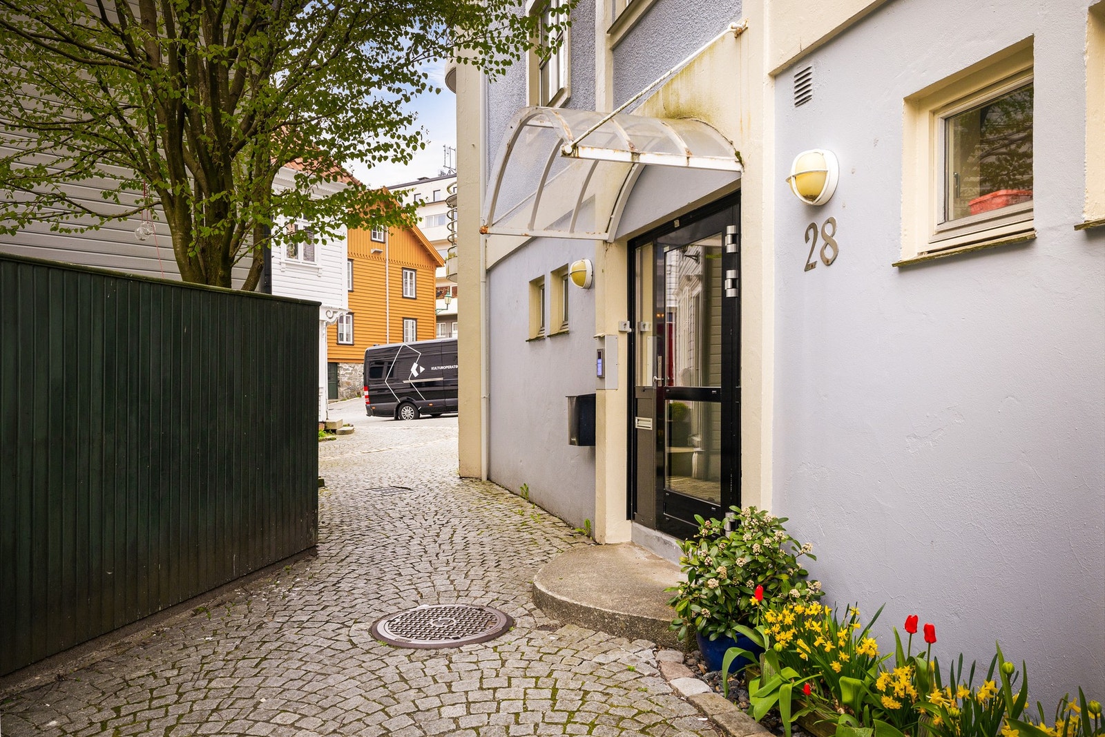 - Pent og velholdt inngangsparti - Galleribilde