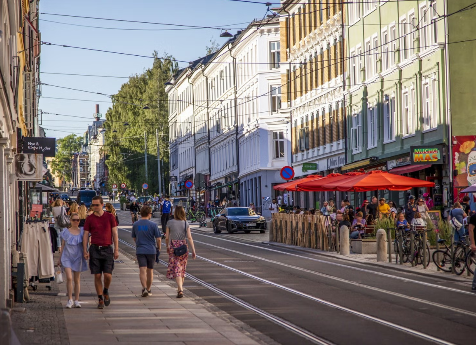 Nærområde byr på et rikt utvalg av kafeer, spisesteder og kollektivtransport. Galleribilde