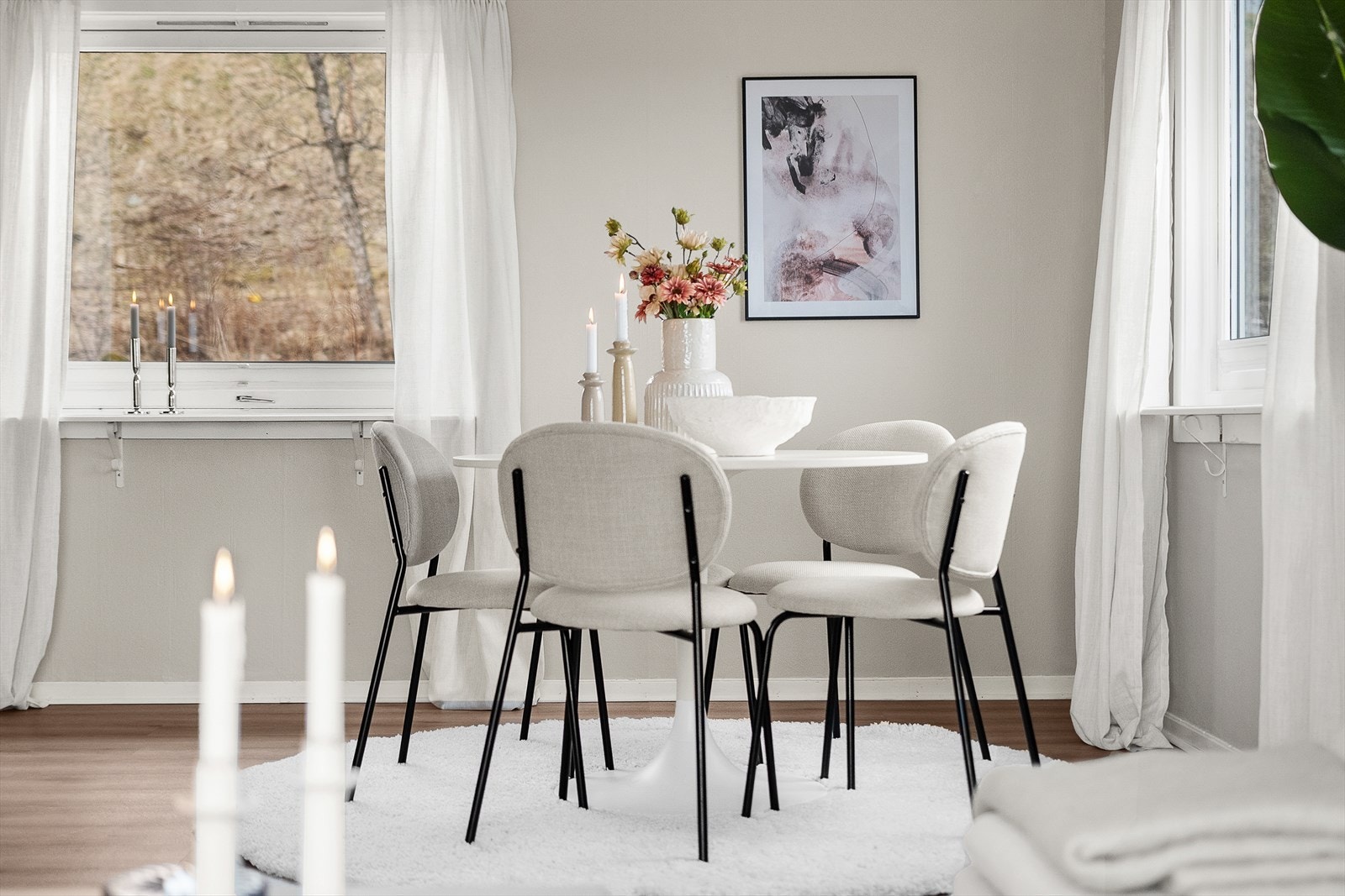 Spisestuedel med plass til å invitere venner og familie til hyggelige måltider. Galleribilde