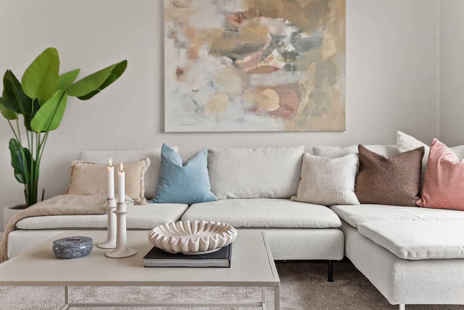 Her er det god plass til å møblere i forskjellige soner, etter eget ønske. Galleribilde