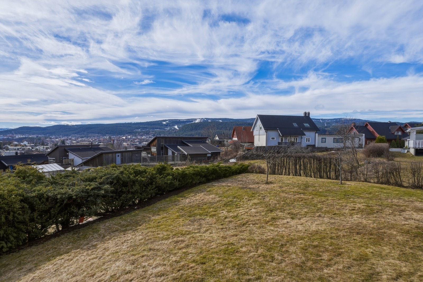 Flatt og fint, barnevennlig vendt bort fra bilveien. Galleribilde