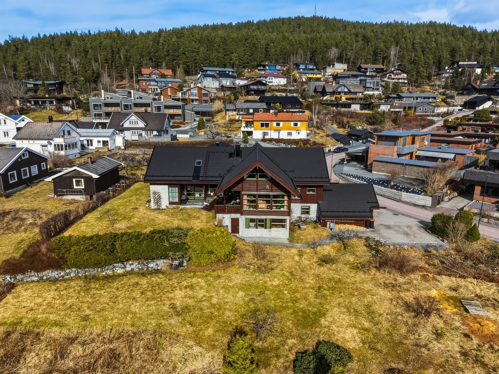 Velkommen til attraktive Sulusåsveien 3, presentert av Marius Haraldstad v/ Eiendomsmegler 1 Kongsberg. Foto: Arild Brun Kjeldaas Galleribilde
