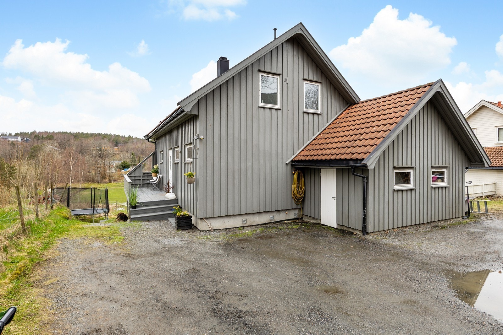 Godt med biloppstillingsplass på egen tomt Galleribilde