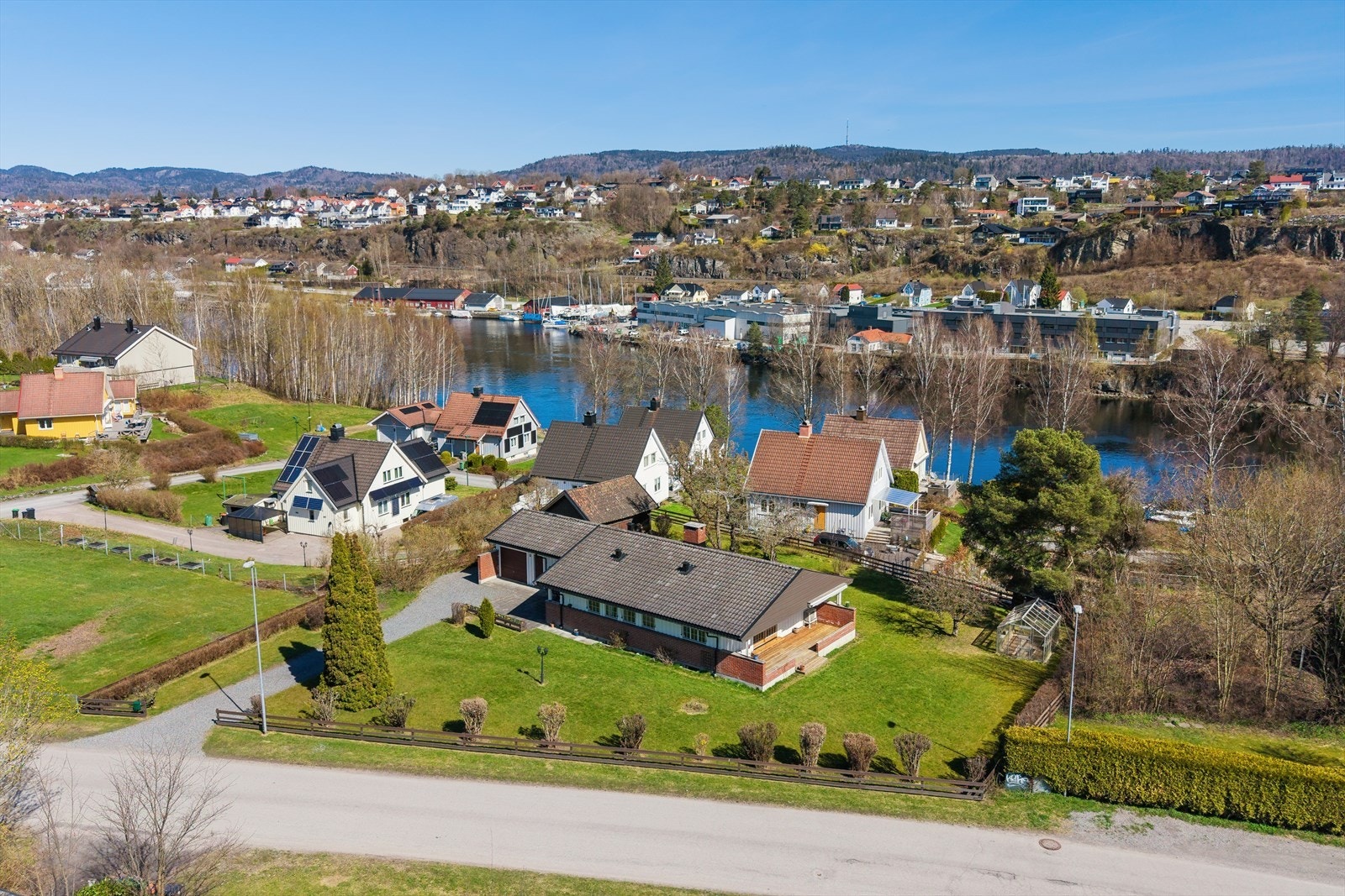 Velkommen til Gråtenvegen 21 presentert av Bård Betten-Øyane i DNB Eiendom- En solid arkitekttegnet enebolig på stor, solrik eiertomt på hele 1 332,5 m² Galleribilde