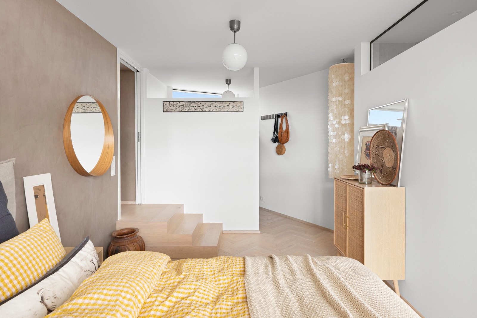 Her er det Walk-in garderobe bak veggen. Galleribilde