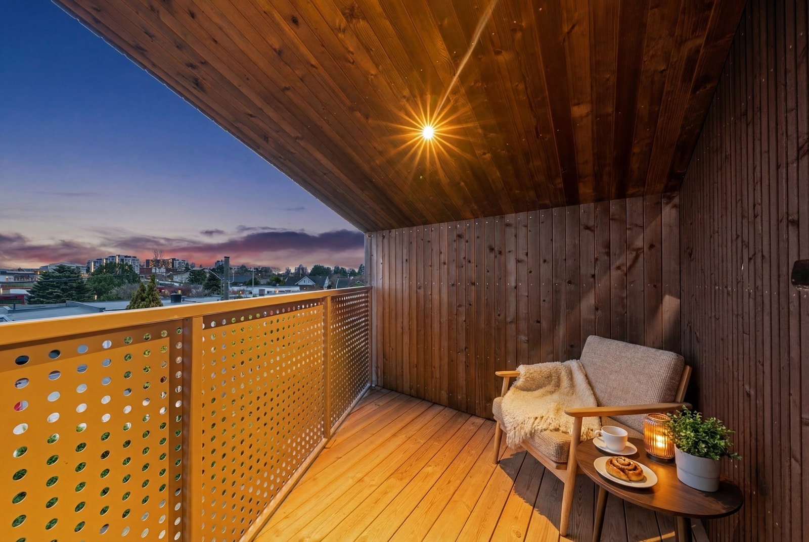 Den private verandaen på 5 m² utenfor hovedsoverommet, med downlights i taket. Galleribilde
