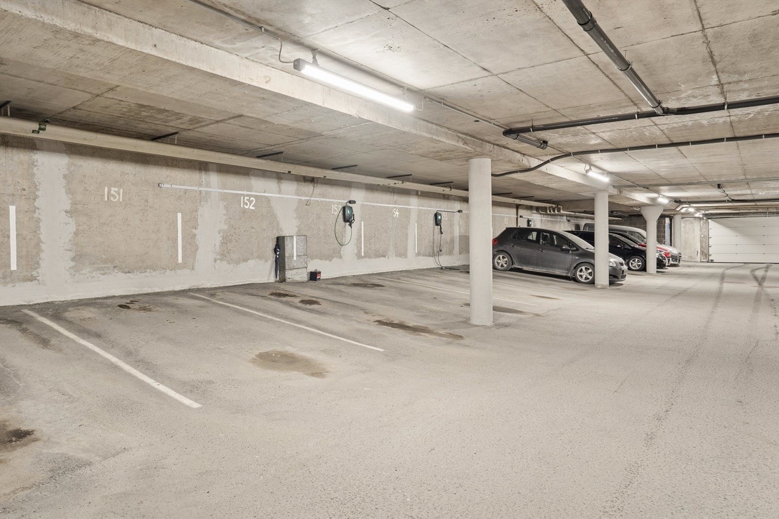 Parkering på fellesplasser, mulighet til å leie garasjeplass etter ansiennitet når det er ledig Galleribilde