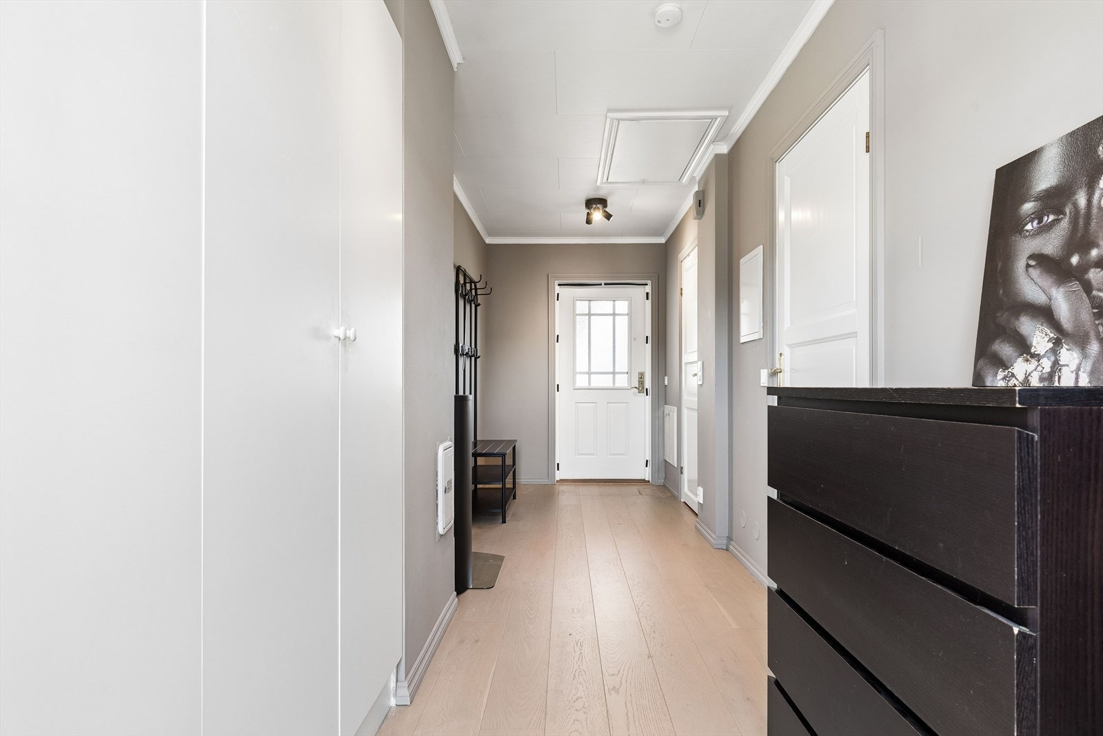 Gangen ble pusset opp med nye gulv og nymalte flater i 2025. Galleribilde