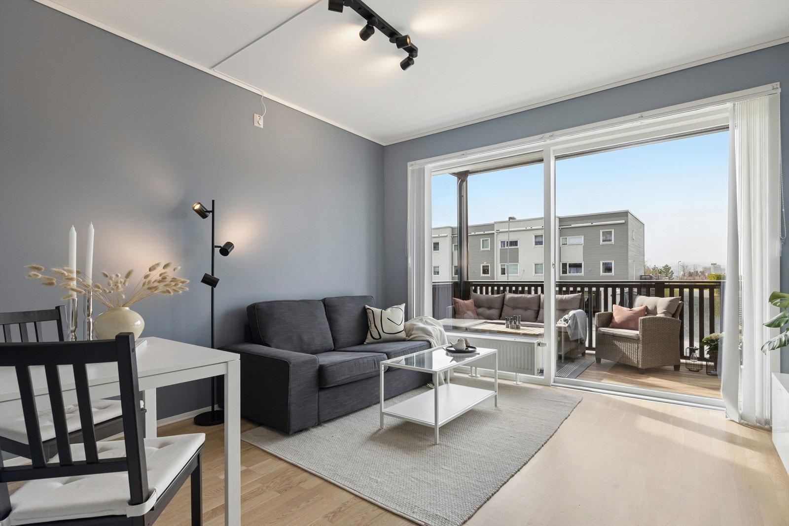 En lys og moderne 2-roms leilighet sentralt på Tiller. Galleribilde