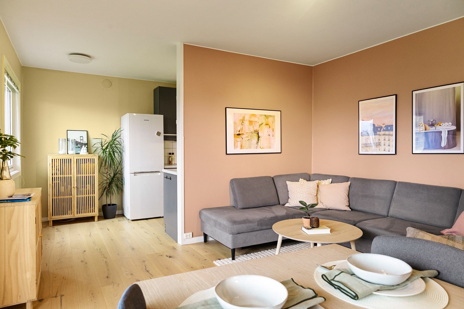 Parkett av Barlinek enstavs av type "Cream" ble lagt i 2022. Galleribilde