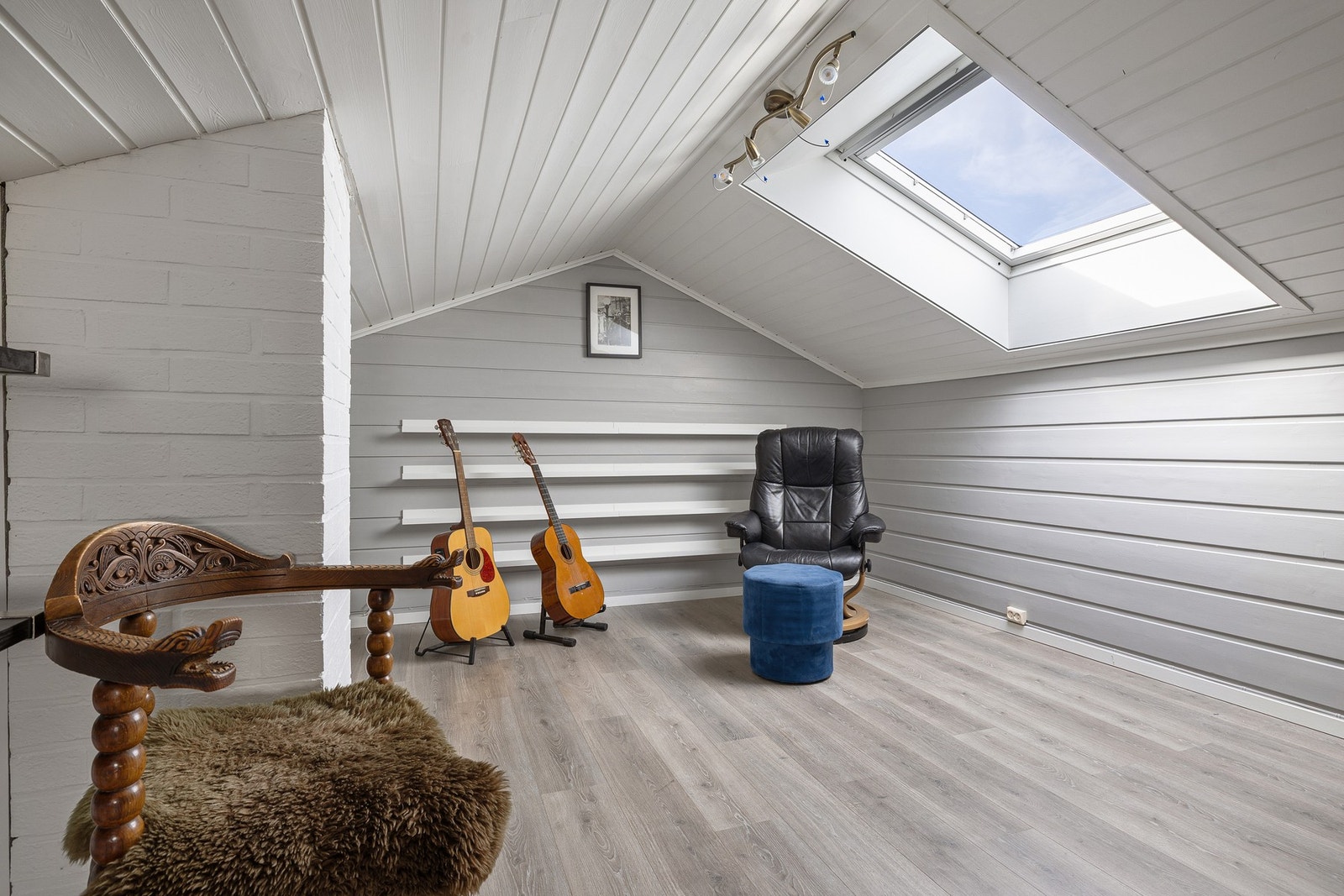 Loftstue. Galleribilde
