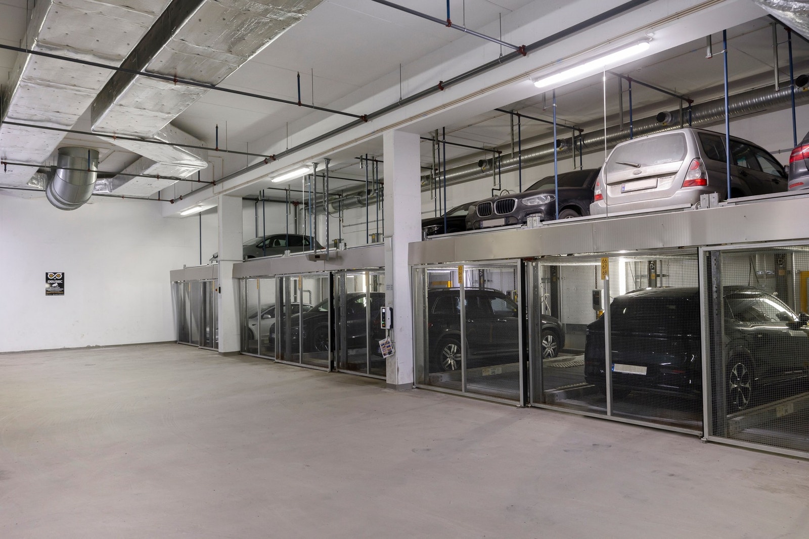 Leiligheten disponerer en plass i byggets parkeringsgarasje med elbillader, merket nr. 55 Galleribilde