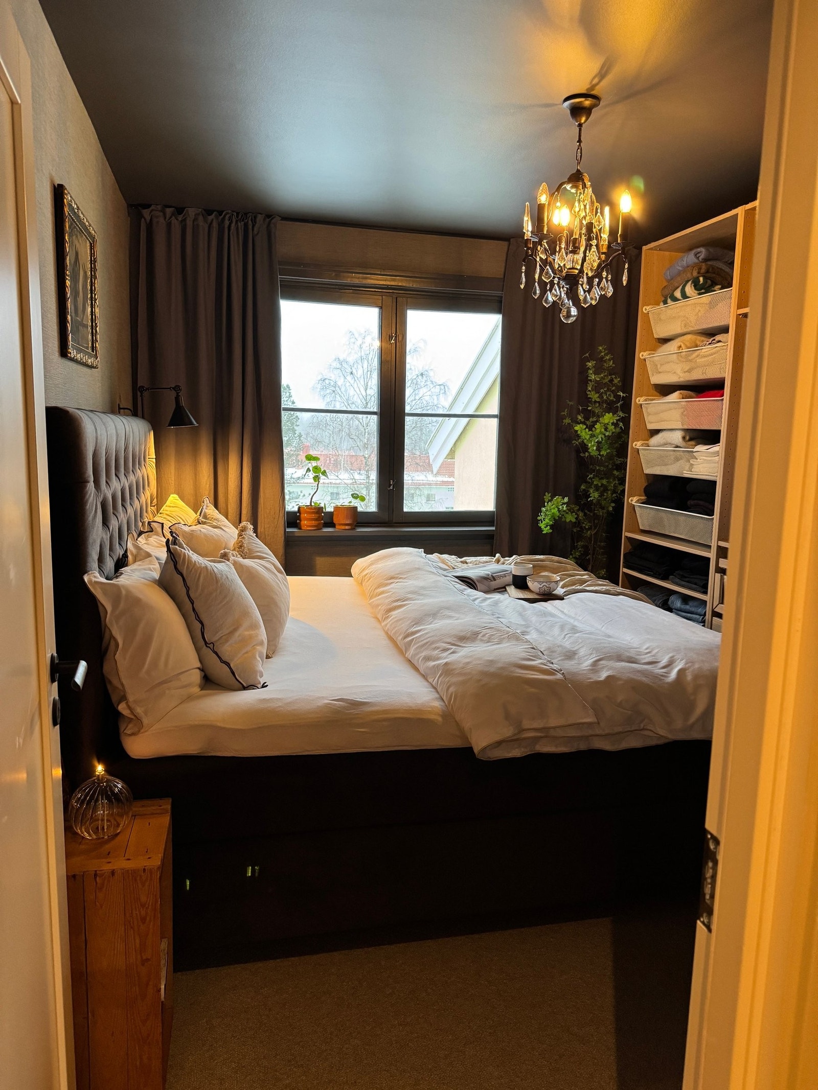 Garderobe på hele langveggen Galleribilde