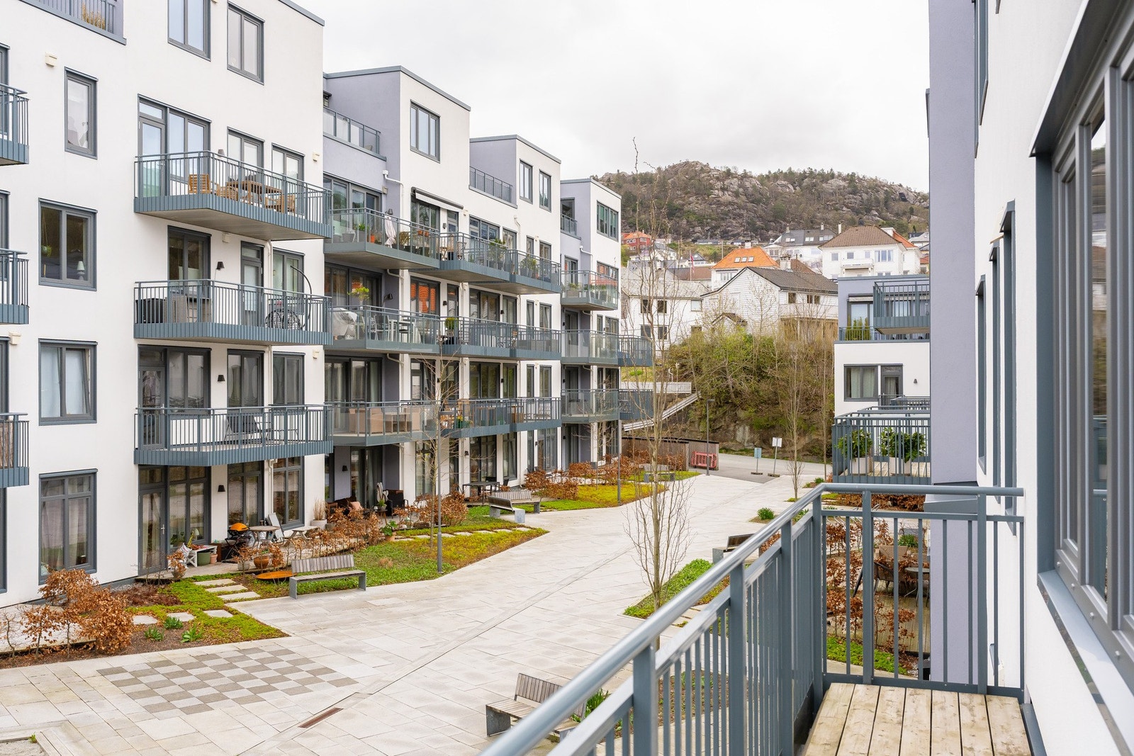 Her er det gode solforhold og plass til både sittegruppe og utemøbler. Galleribilde