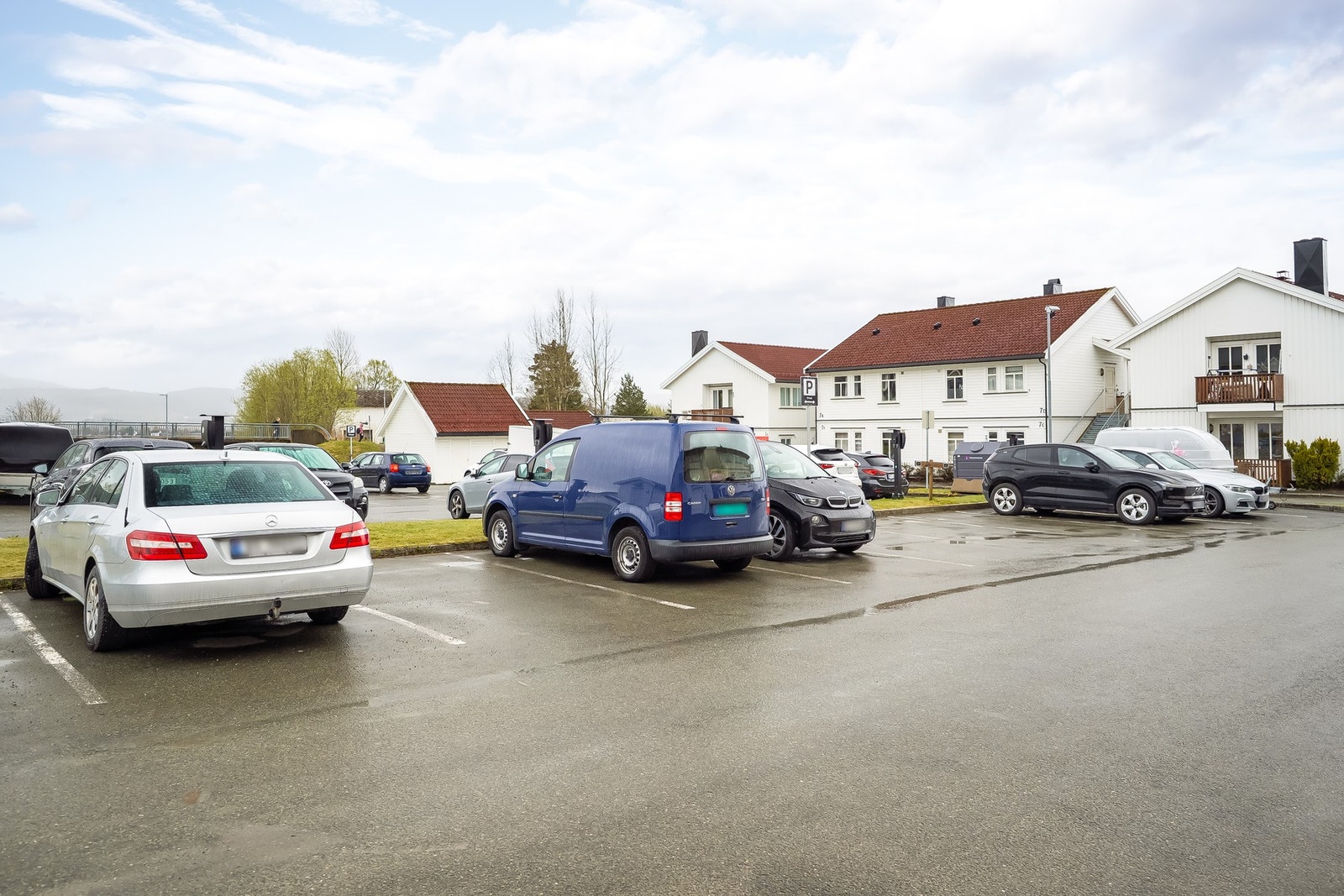 Egen parkeringsplass med mulighet for å etablere elbillader Galleribilde