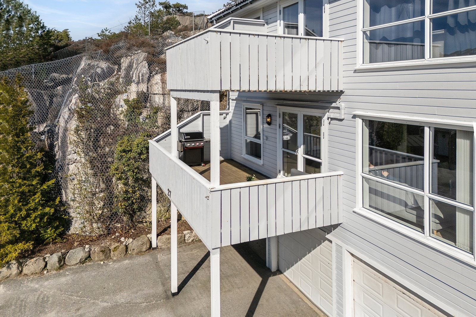 Leiligheten har en åpen og god planløsning med utgang til en solrik balkong. Galleribilde