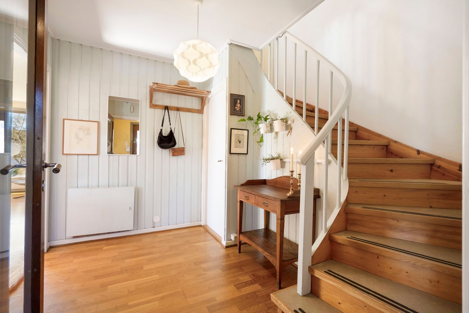 Trapp opp til 2. etasje. Galleribilde